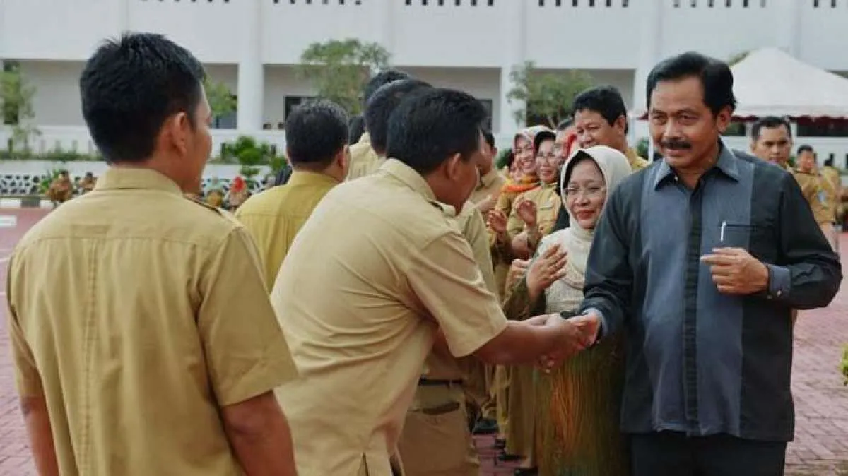 Pagi ini, enam orang yang diamankan KPK diterbangkan ke Jakarta