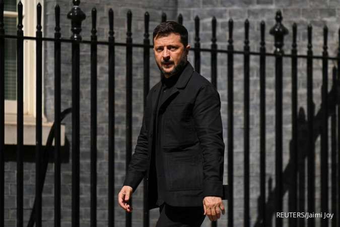 Presiden Ukrainan Zelenskiy Kini Tampil Lebih Formal, Namun Tetap Berkesan Tangguh
