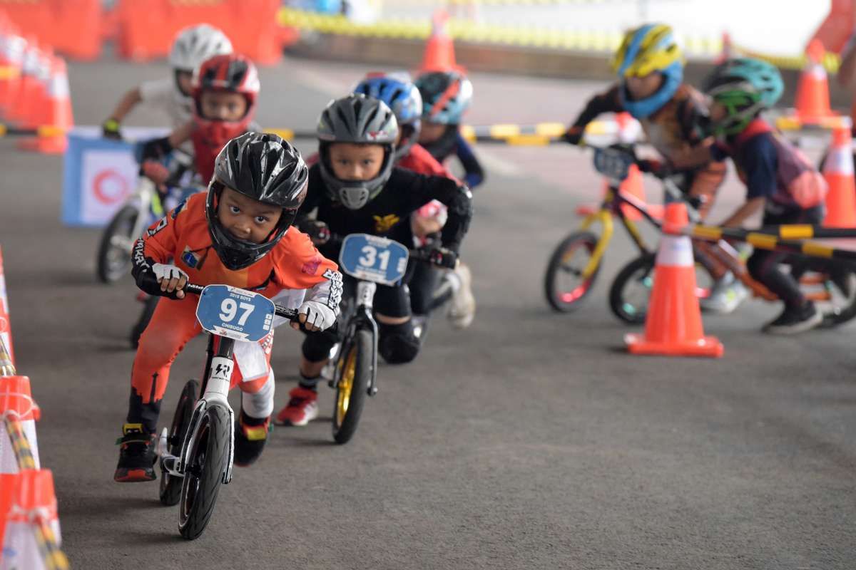Aksi Pembalap Cilik dalam Kompetisi Push Bike Journalist MTB 2023