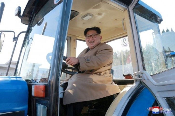Kim Jong Un Kunjungi Pabrik Traktor di Tengah Krisis Pangan Korea Utara