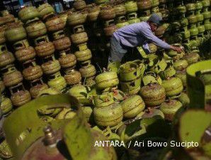 Tabung elpiji yang belum dibagikan masih banyak