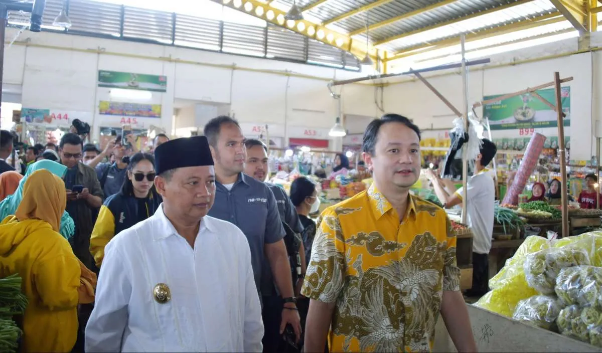 Grebek Pasar di Jawa Barat, Wamendag Pastikan Ketersediaan Bapok Aman & Harga Stabil 