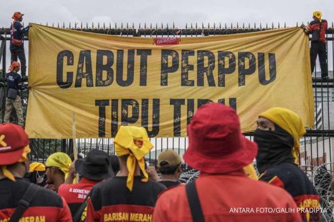 Pemerintah Menyesuaikan Aturan Turunan Cipta Kerja