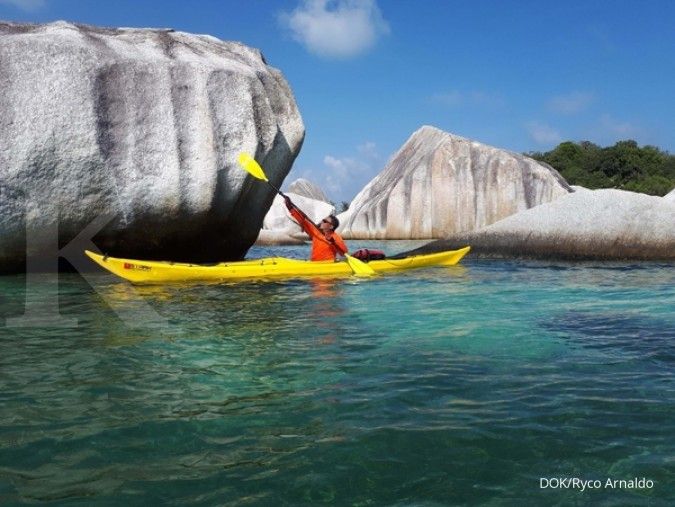 Nikmati alam Indonesia dari perahu kayak