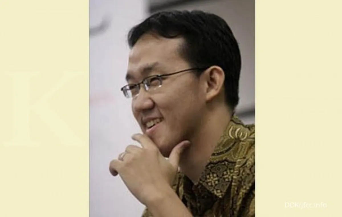 Sepak terjang Sunny Tanuwidjaja bersama Ahok