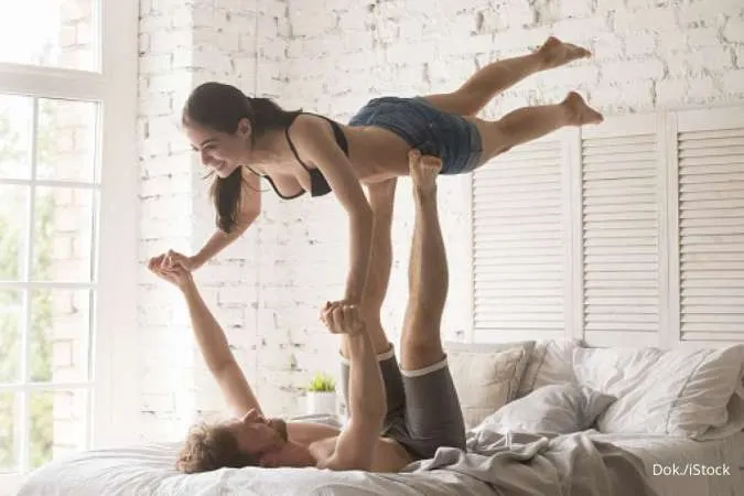 4 Olahraga untuk Meningkatkan Libido Seks Anda, Coba Lakukan Acroyoga Bareng Pasangan