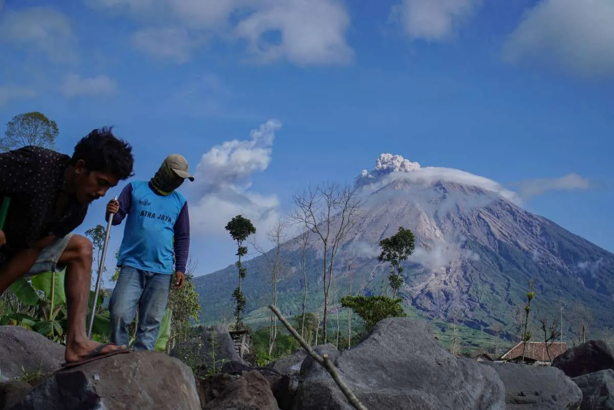 Ada 3 Gunung Berstatus Level 3 Siaga, Terbaru Erupsi Gunung Semeru Selasa (19/5)