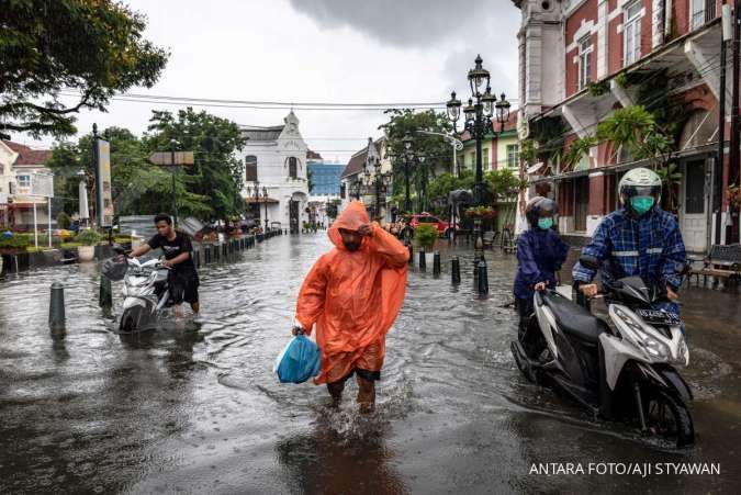 Banjir sepekan di Kota Semarang, ratusan warga di Trimulyo masih mengungsi