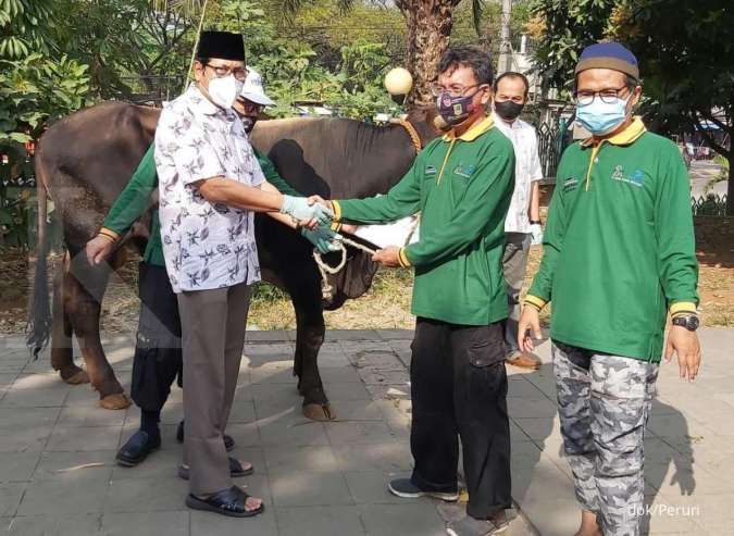Sambut Idul Adha, Peruri salurkan bantuan hewan kurban di Karawang