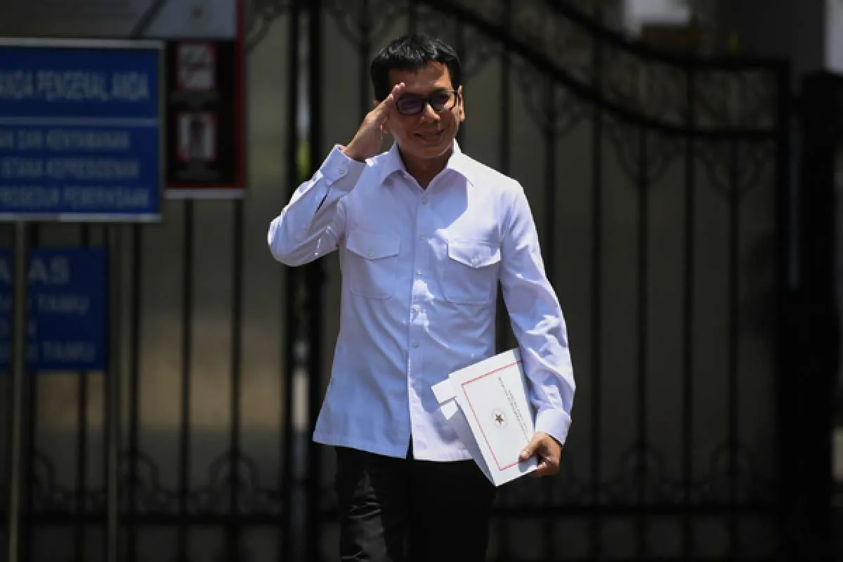 Calon menteri Jokowi kompak berbusana hitam putih, apa kata desainer?