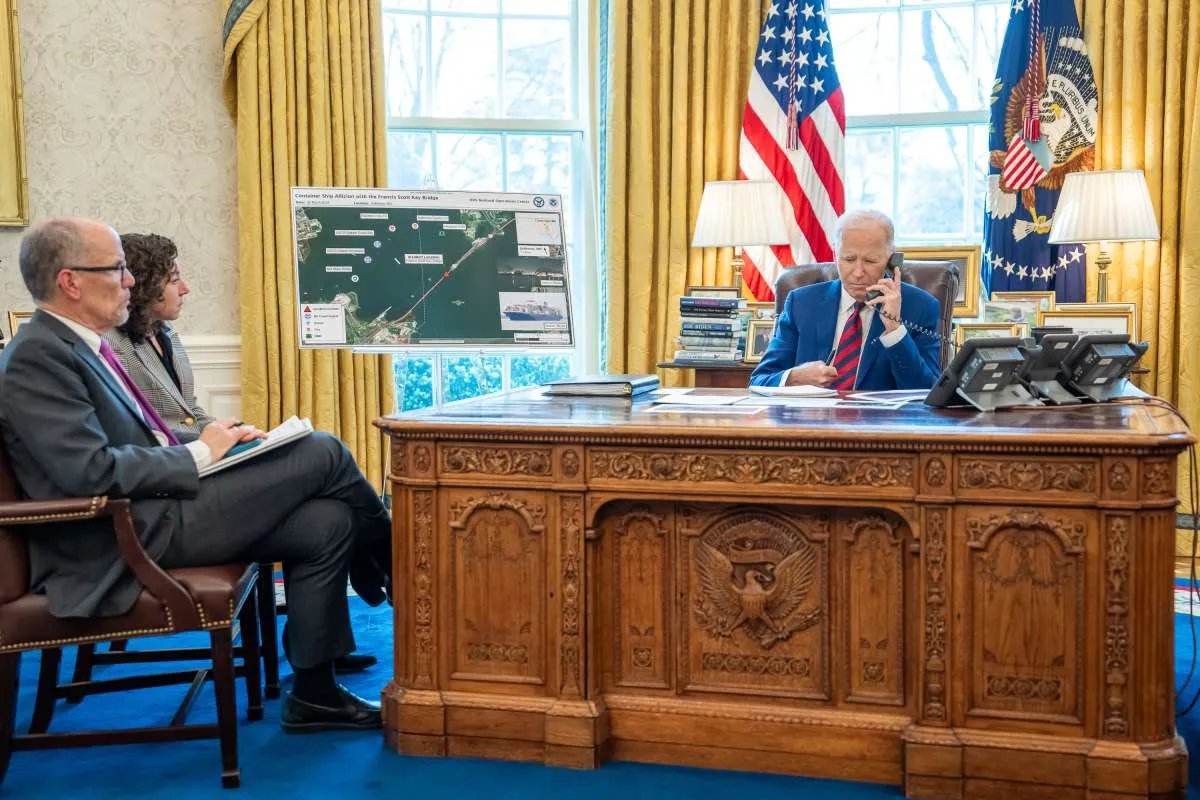Sebut Kecelakaan Mengerikan, Joe Biden Janji Pusat Bangun Lagi Jembatan Baltimore