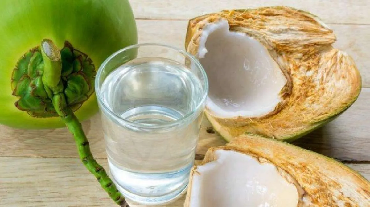 Mengandung tanin, air kelapa efektif meredakan asam lambung tinggi