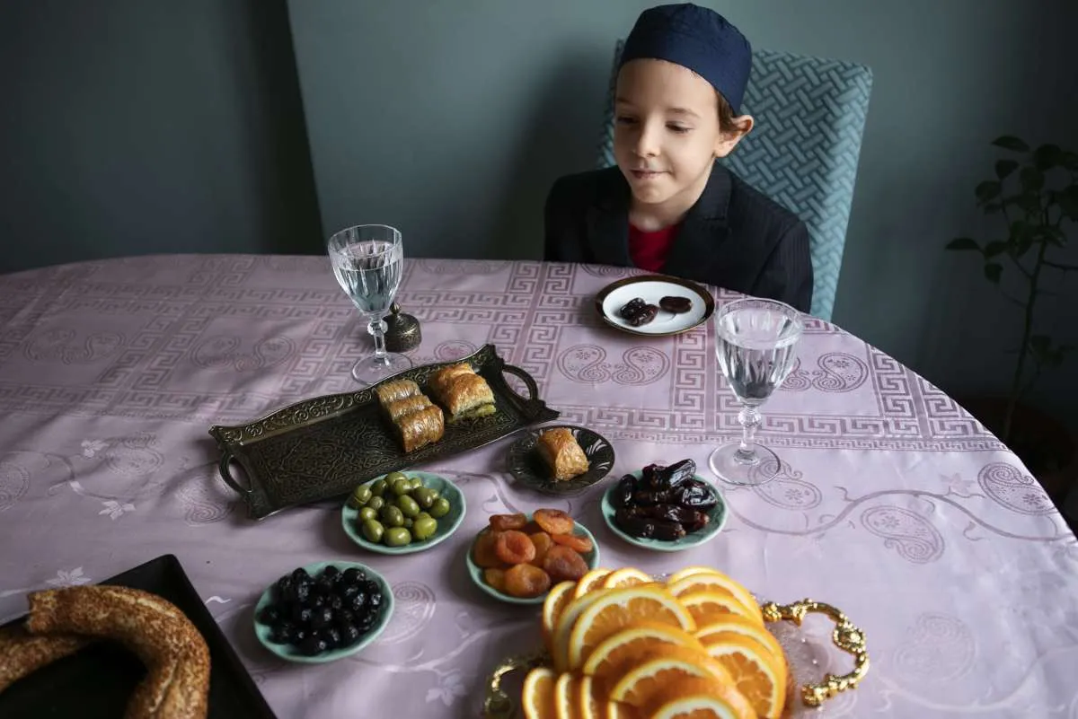 Jadwal Buka Puasa Hari Ini Kuningan dan Adzan Magrib Senin (8/4) Ramadan 2024