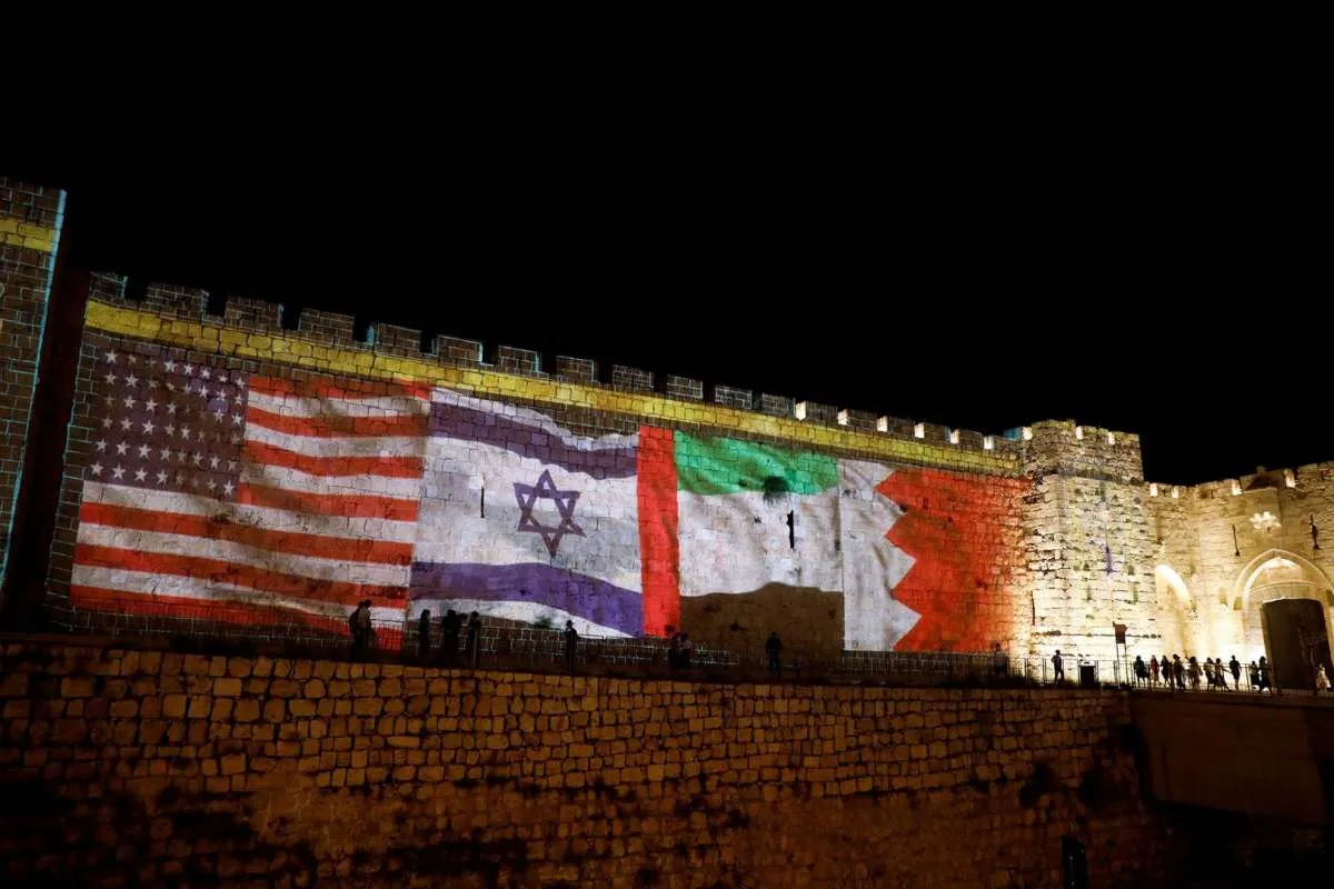Pesawat pertama yang membawa turis asal Israel mendarat di UEA