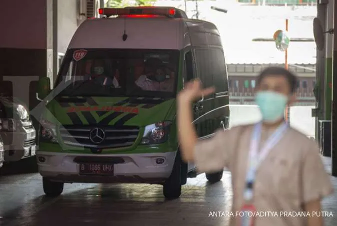 Volunteer undertakers bear the dead from Indonesian homes as COVID-19 deaths rise