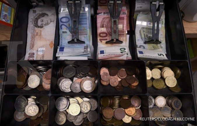 Euro terperosok di depan poundsterling