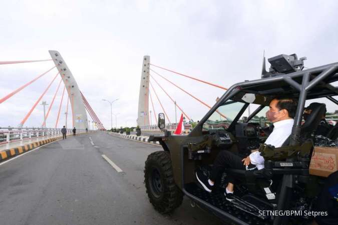 Jajal lewati Jembatan Sei Alalak, Jokowi gunakan kendaraan taktis Paspampres 