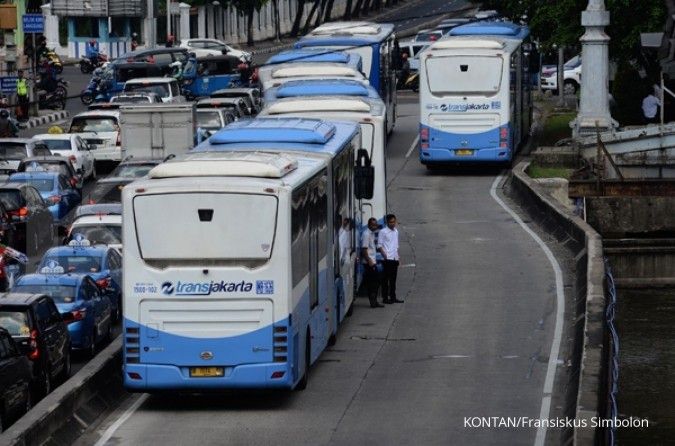 Direksi Transjakarta turun gunung layani penumpang