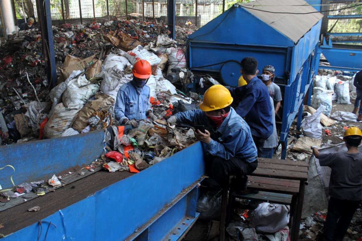 Atasi Darurat Sampah dengan Penghasil Setrum