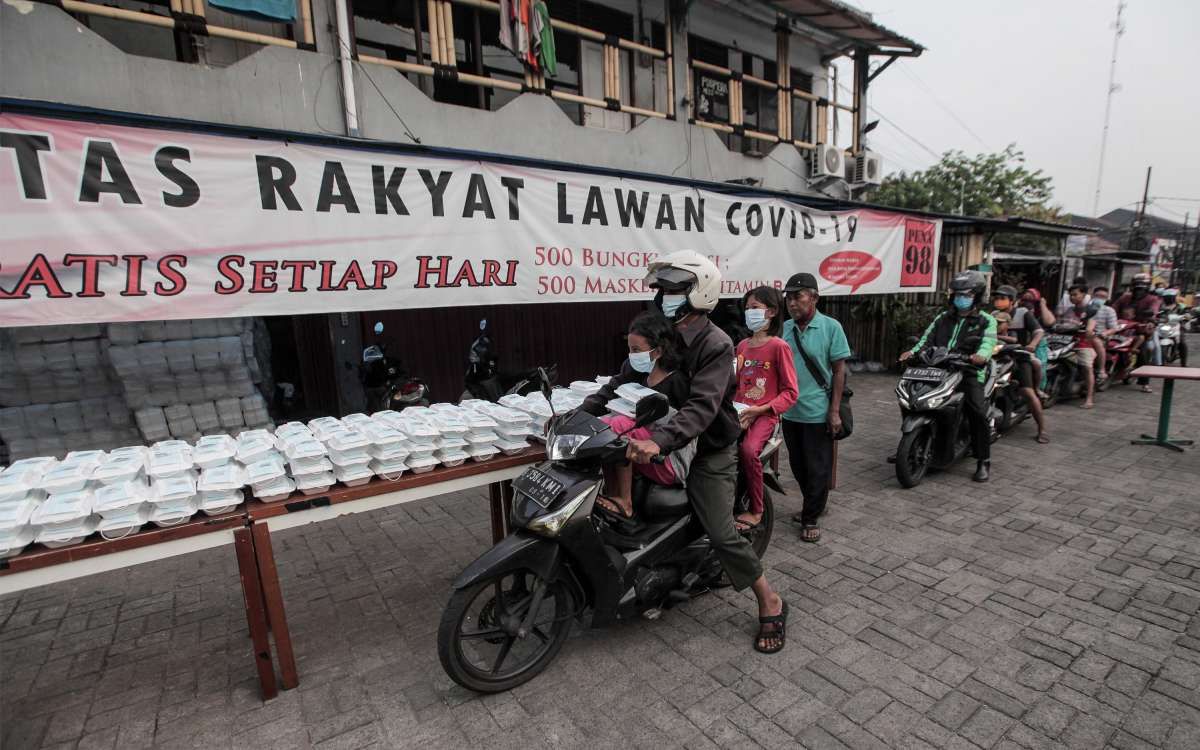 Antre sarapan gratis di tengah pandemi