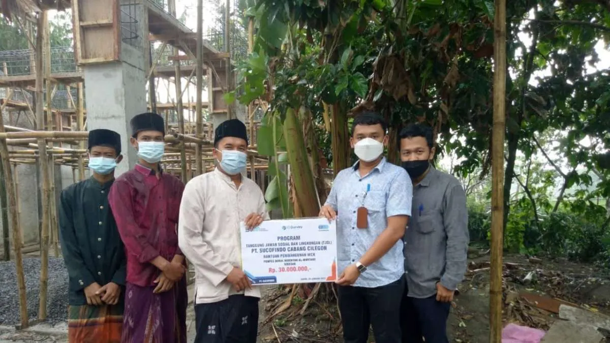 SUCOFINDO Bantu Fasilitas MCK untuk Pondok Pesantren Darul Mardiyah Al-Muntako, Lebak