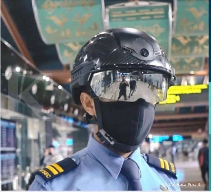 Petugas bandara AP II pakai helm khusus dengan harga Rp 95 juta, ini keunggulannya?