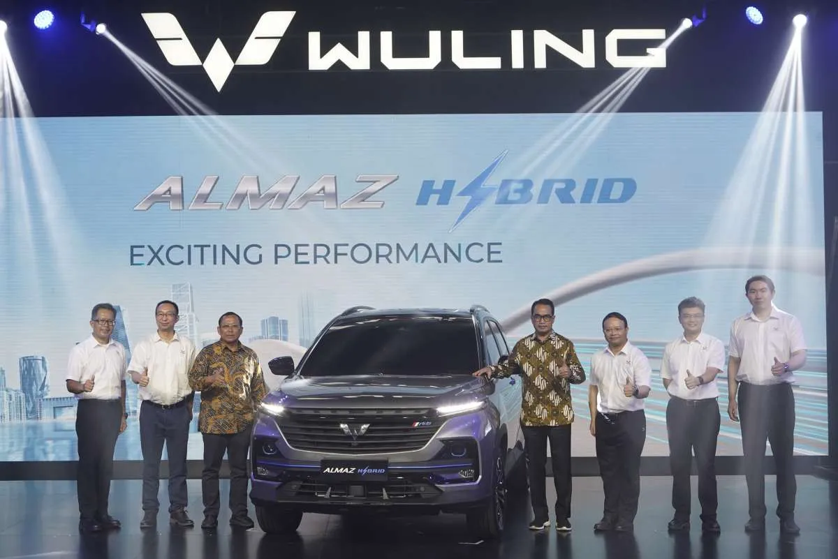 Wuling Meluncurkan Kendaraan Hybrid Pertamanya di Indonesia yakni Almaz Hybrid