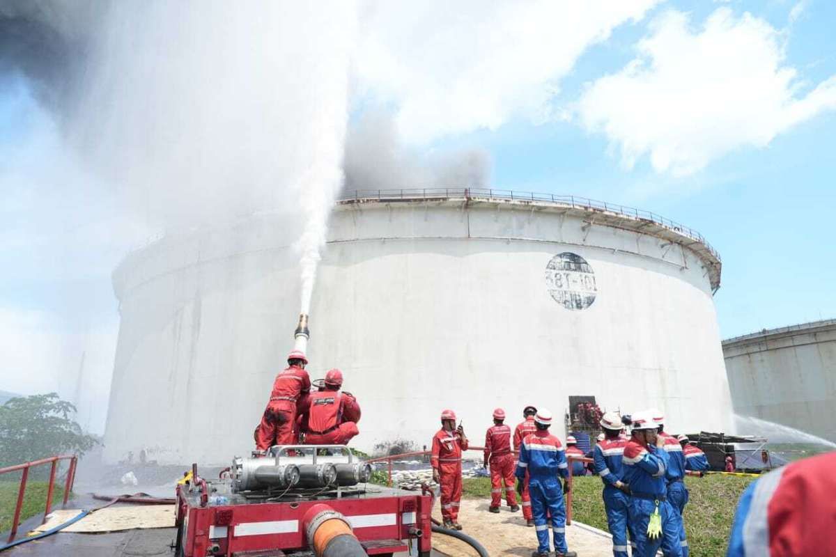 Kilang Minyak Pertamina di Cilacap Terbakar