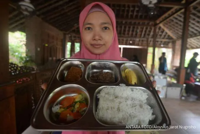 Indonesia Dishes Out First Free Meals in Programme Targeting 83 Million People