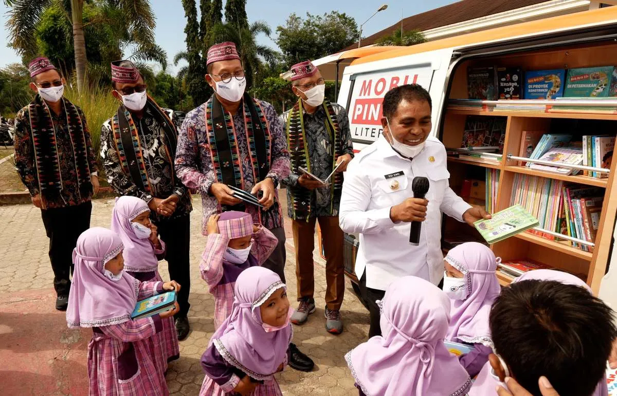  Tingkat literasi masih rendah, Askrindo salurkan mobil pintar di NTT
