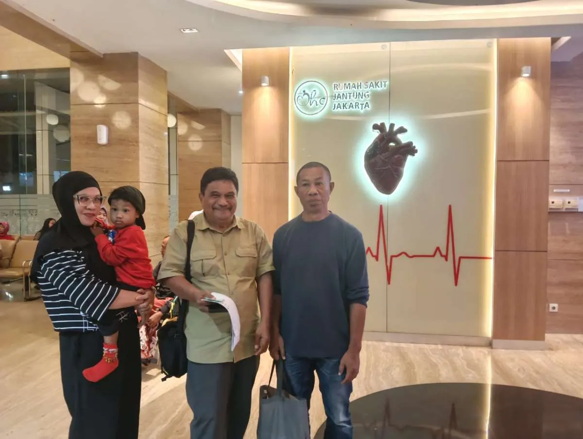 Haji Robert dan NHM Peduli Terbangkan Pasien Jantung ke Jakarta untuk Pengobatan
