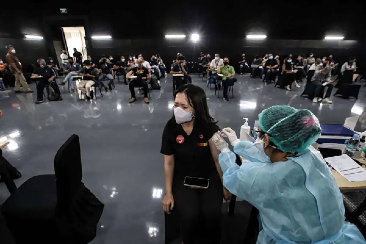 Bukan 6 Bulan, Benarkah Jarak Vaksin Kedua dengan Booster Dipercepat Jadi 3 Bulan?