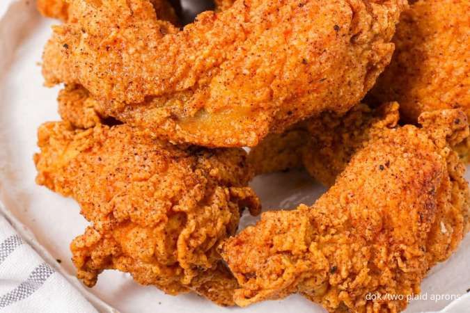 Tanpa Bahan Berbahaya, Ikuti 6 Tips Bikin Kulit Ayam Goreng Krispi Tahan Lama