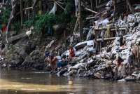 Atasi Banjir Jakarta Hari Ini, 15 Ton Sampah Diangkut dari Sungai Ciliwung