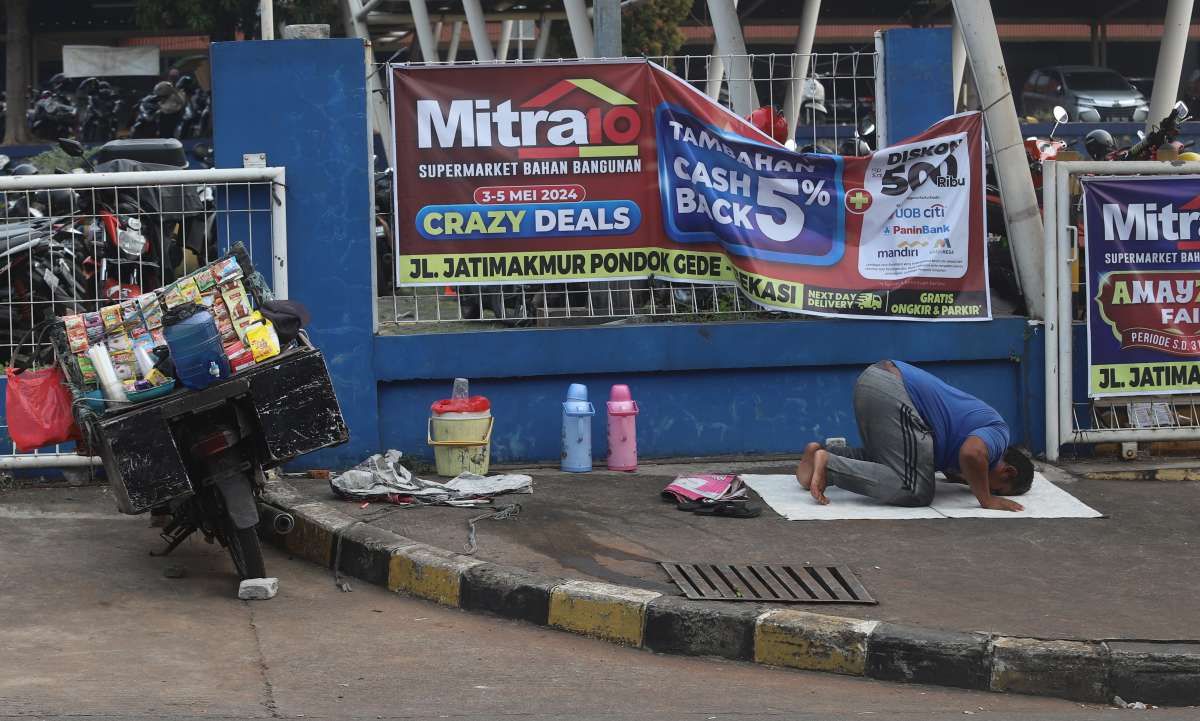 Mayoritas Penduduk Masih Bekerja di Sektor Informal