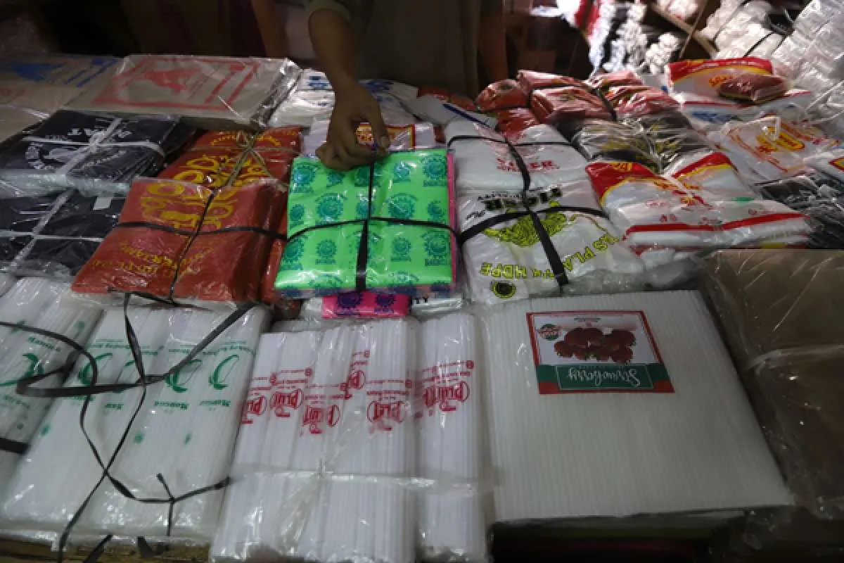 Tak berubah, cukai kantong plastik ditetapkan Rp 200 per lembar