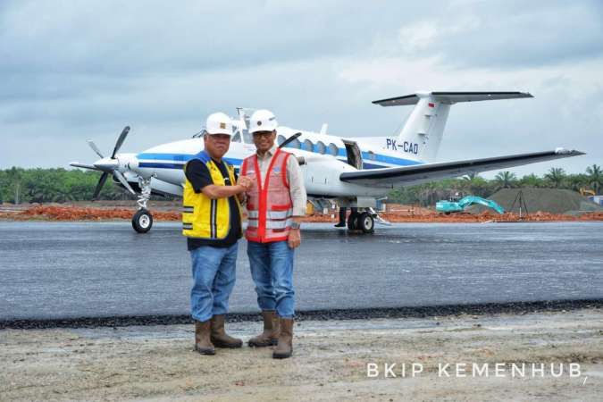 Ditumpangi Menhub, Pesawat Jet Pertama Mendarat di Bandara IKN