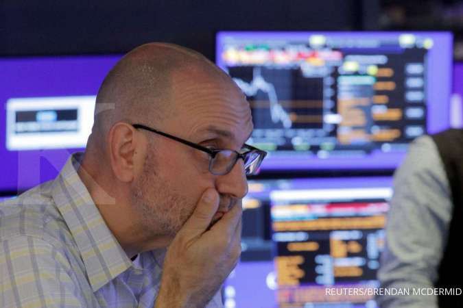 Wall Street terseret koreksi sektor keuangan, Dow Jones dan S&P 500 loyo