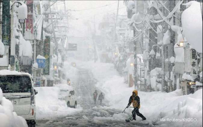 Badai Salju Menerpa Jepang Utara, 13 Orang Meninggal, Puluhan Terluka