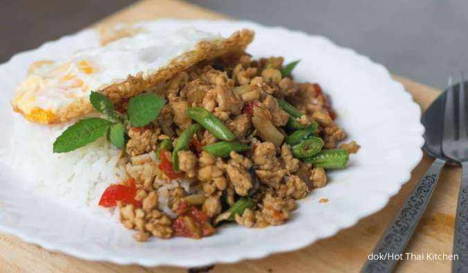 Resep Seporsi Nasi Ayam Cincang Ala Thailand yang Praktis untuk Bekal Pergi ke Kantor