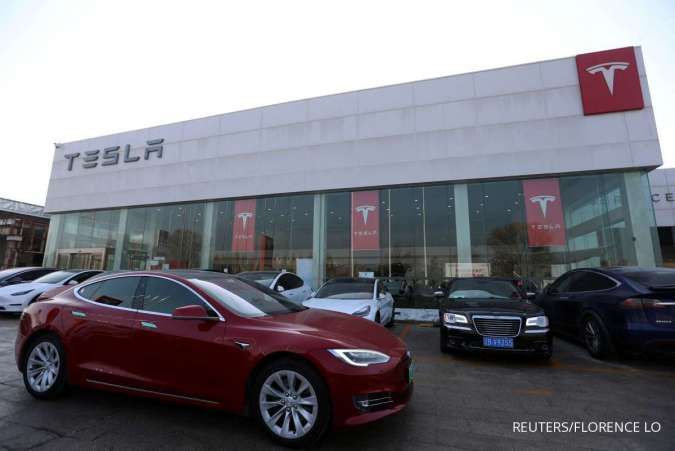 Tesla Akan Recall 200.000 Kendaraan di AS Karena Masalah Kaca Spion