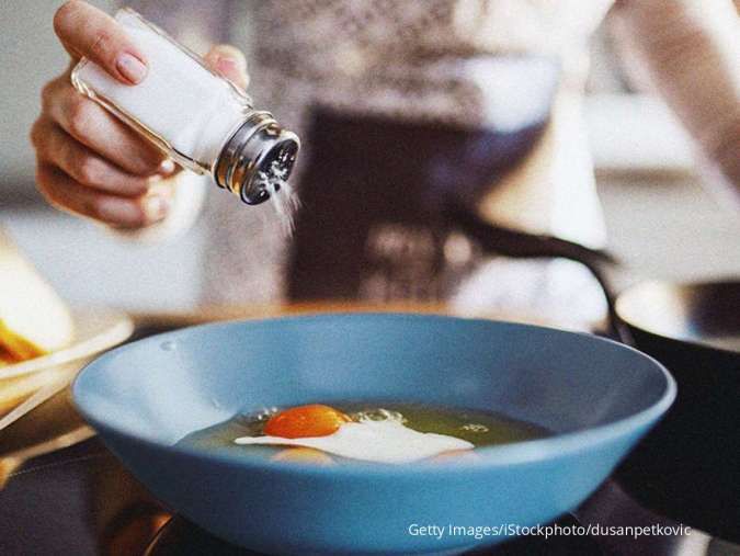 Trik Perbaiki Rasa Makanan yang Terlalu Asin, Moms Bisa Tiru Caranya!
