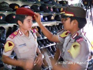Sentra perlengkapan TNI/Polri Semarang: Penjualan naik saat HUT TNI dan Polri (3