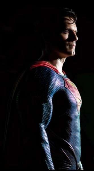 Henry Cavill akan kembali sebagai Superman di DC Universe. 