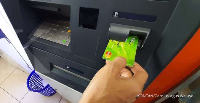 Gampang! 3 Cara membedakan kartu ATM lama yang akan segera diblokir dengan kartu baru