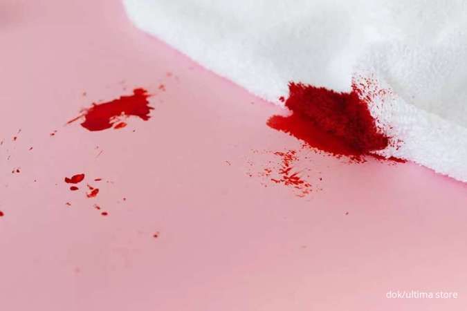 Wanita Wajib Tahu, Ini 5 Cara Hilangkan Noda Darah Bekas Menstruasi di Kasur