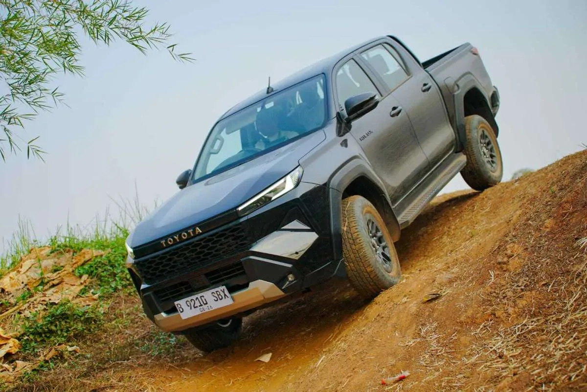 Uji Off-Road New Hilux 2.8 4x4, Begini Kemampuan Pikap Terbaru Toyota