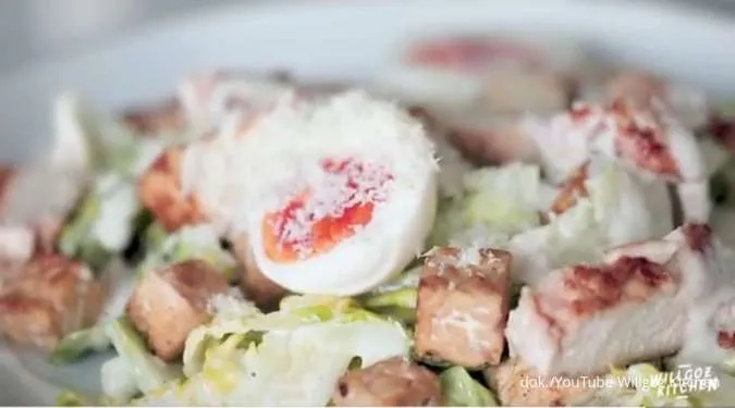 Mager tapi Mau Sehat? Yuk Bikin Resep Caesar Salad Super Simpel, Fresh dan Enak