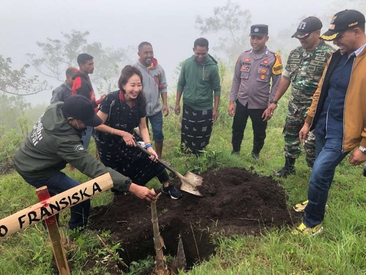 Aksi Bank CIMB Niaga di Bumi NTT, Merawat Bumi & Keluarga Dengan Bambu