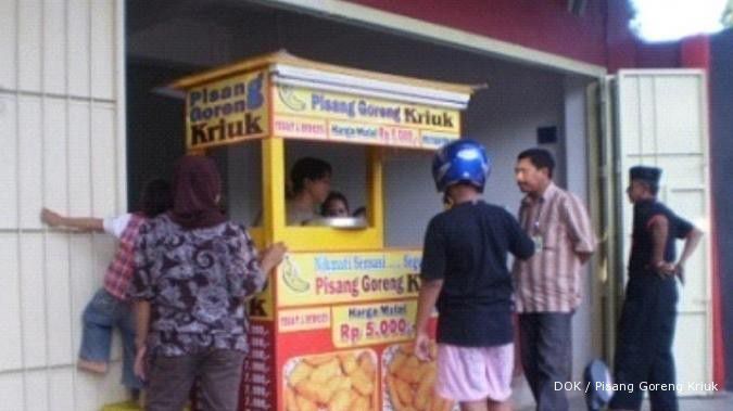Mencicip tawaran pisang goreng kriuk dari Makassar